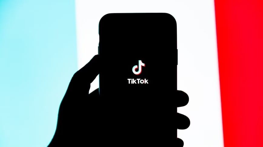 Justiça de Tóquio protege a voz humana contra clones de IA